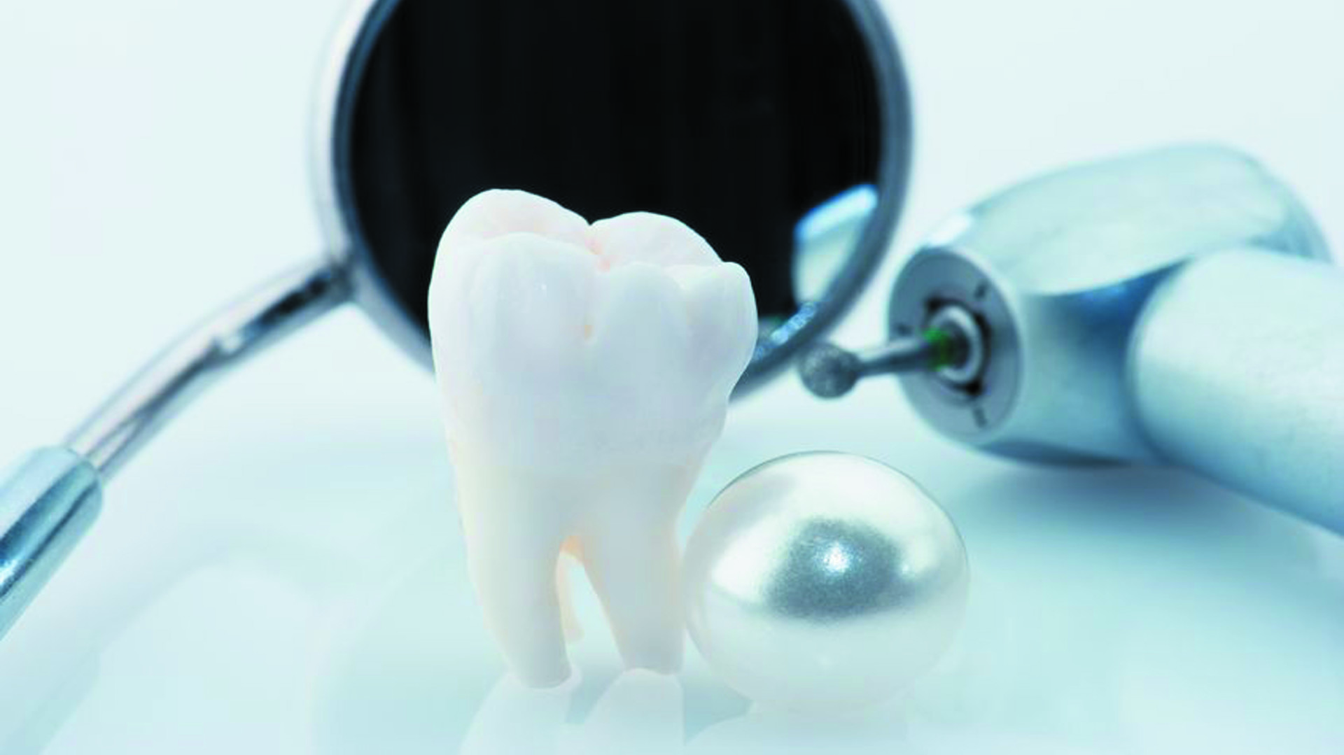 Gáspár Dental fémvázas és fémmentes implantátumra épülő fogpótlás